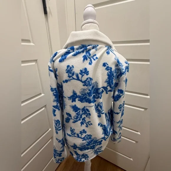 Dudley Stephens x Mestiza. Sheffield Island Pullover. Blue & White Floral. Med. - Picture 3 of 11
